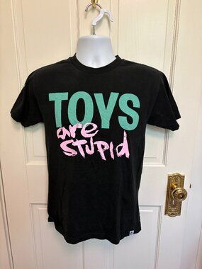 Kidrobot "Toys Are Stupid" T-Shirt Mens XSmall Black Graphic Tee 100% Cotton
